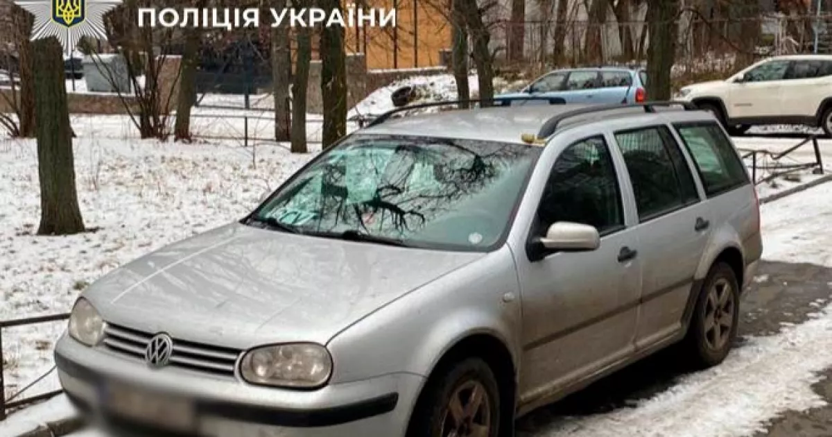Їздив Києвом із муляжем міни на даху — поліція втрутилася