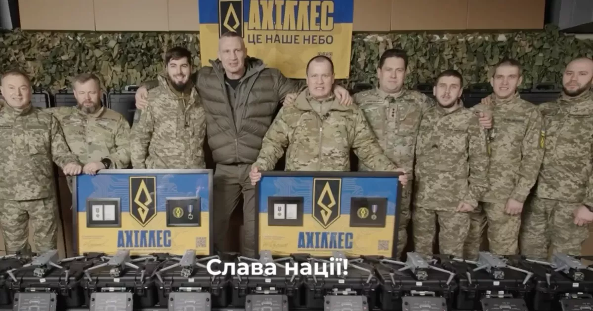 Київ із фронтом у новорічну ніч: Кличко привітав військових просто з позицій
