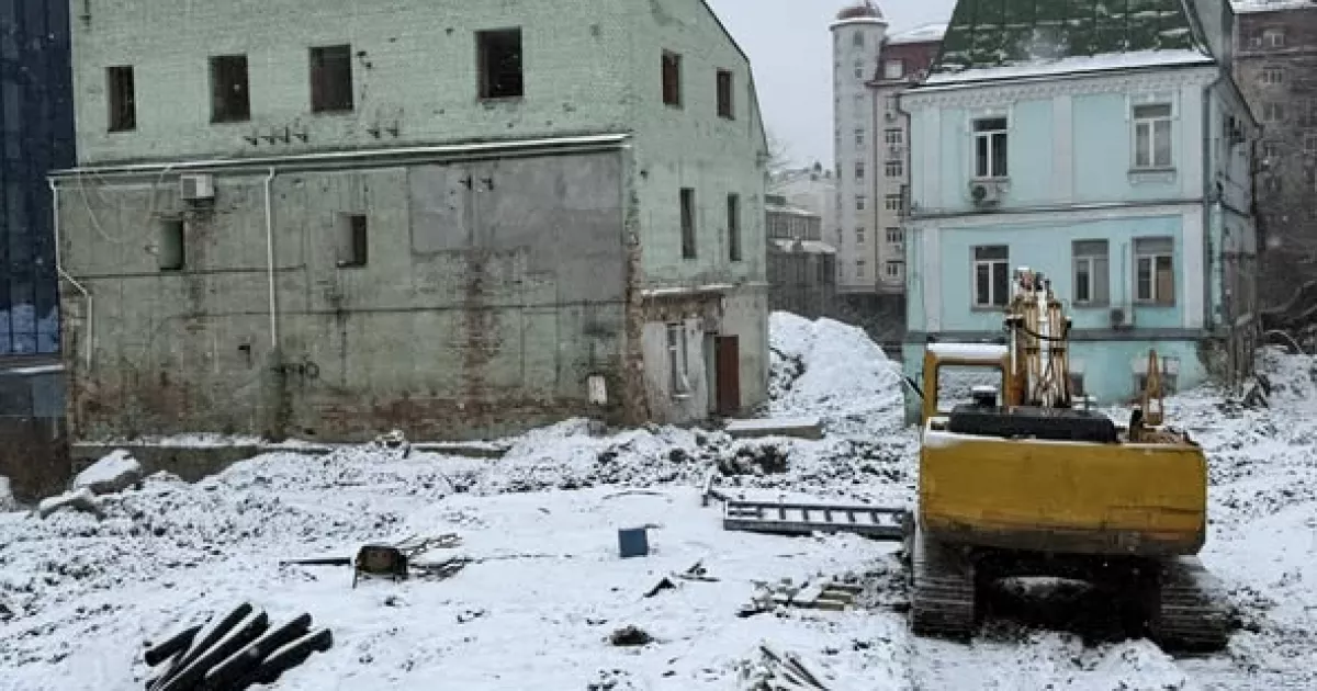 Поділ під екскаватором: як у Києві будують на археологічній пам’ятці, ігноруючи суди