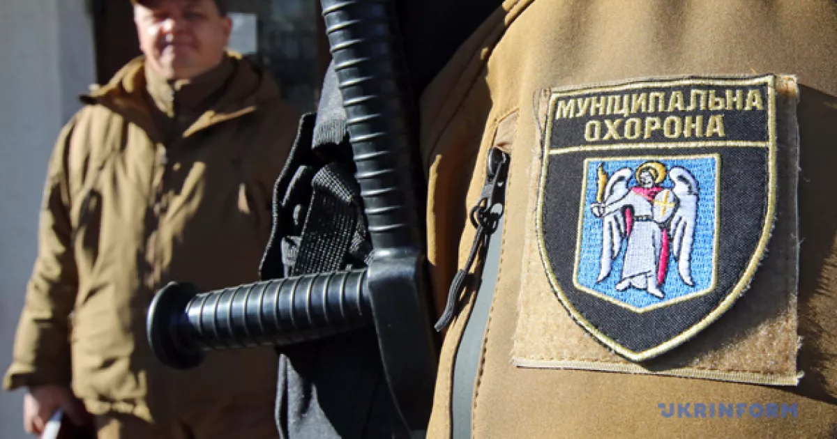 Нічний дебош у київській лікарні: п’яних пацієнтів заспокоювали муніципали
