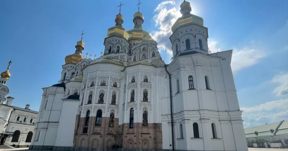 Безцінна спадщина: у Лаврі демонструють заповідані стародруки