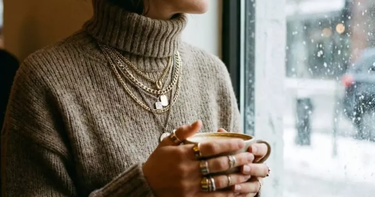 Модний тренд mix & match: як стильно носити золото та срібло разом.