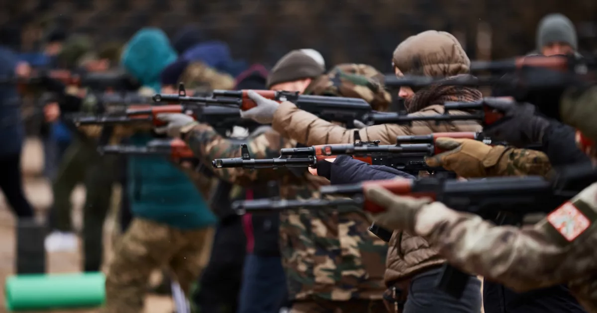 Готовність №1: у Києві відкрили набір на безкоштовні курси нацспротиву для цивільних