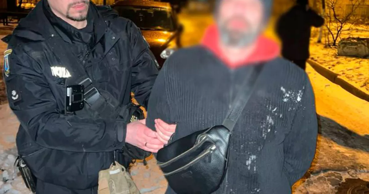 На Подолі затримали п’яного киянина з пістолетом у супермаркеті