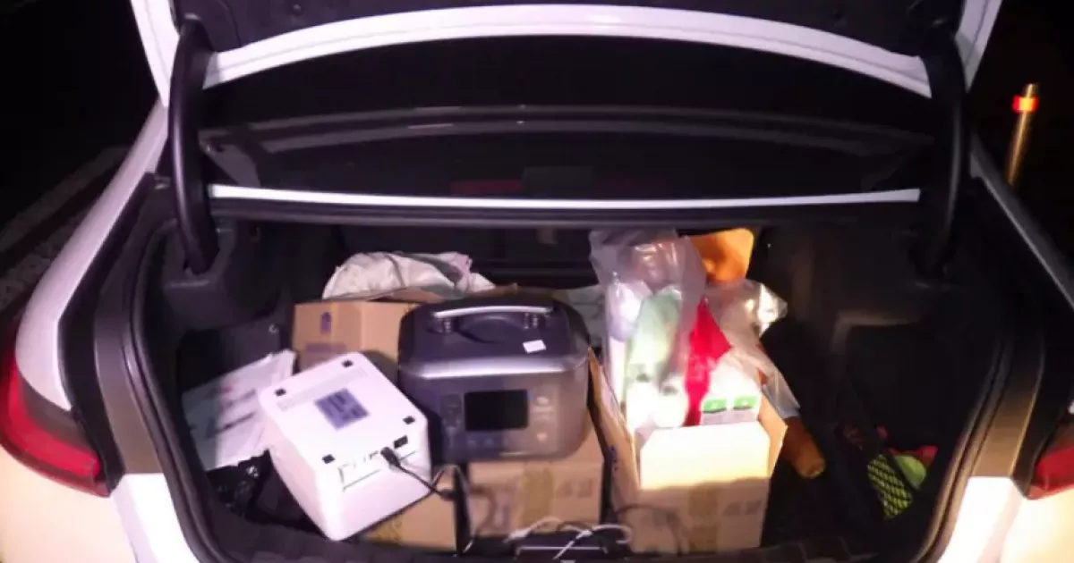 Грабіж у сервісному центрі: киянин схопив зарядну станцію і не втік