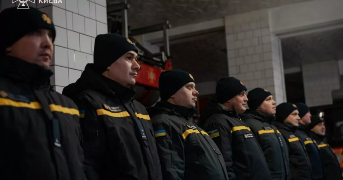 У Києві нагородили 30 рятувальників ДСНС за роботу під час масованих атак