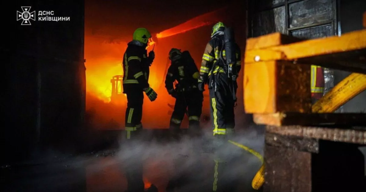 Загроза вибуху минула: ДСНС ліквідувала пожежу на складі з хімікатами під Києвом