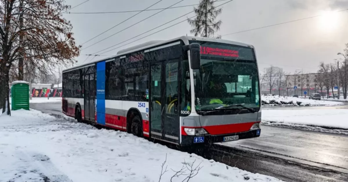Гуманітарні автобуси в Києві досі не вийшли на маршрути через бюрократію