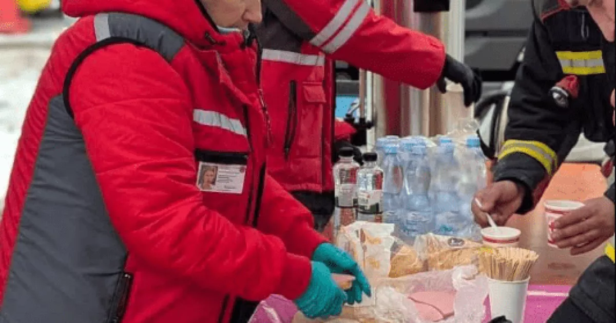 КМДА передала продукти першої необхідності штабам біля пошкоджених будинків