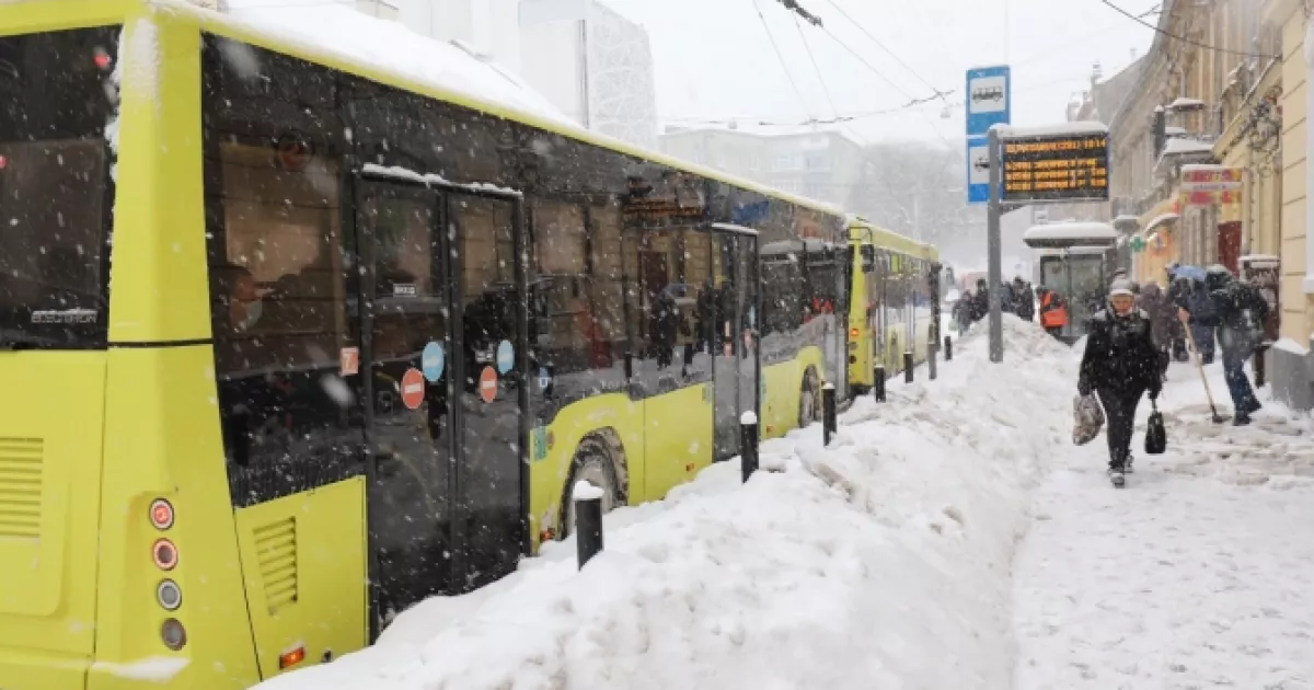На лівому березі Києва електротранспорт і завтра замінюватимуть автобуси — КМДА