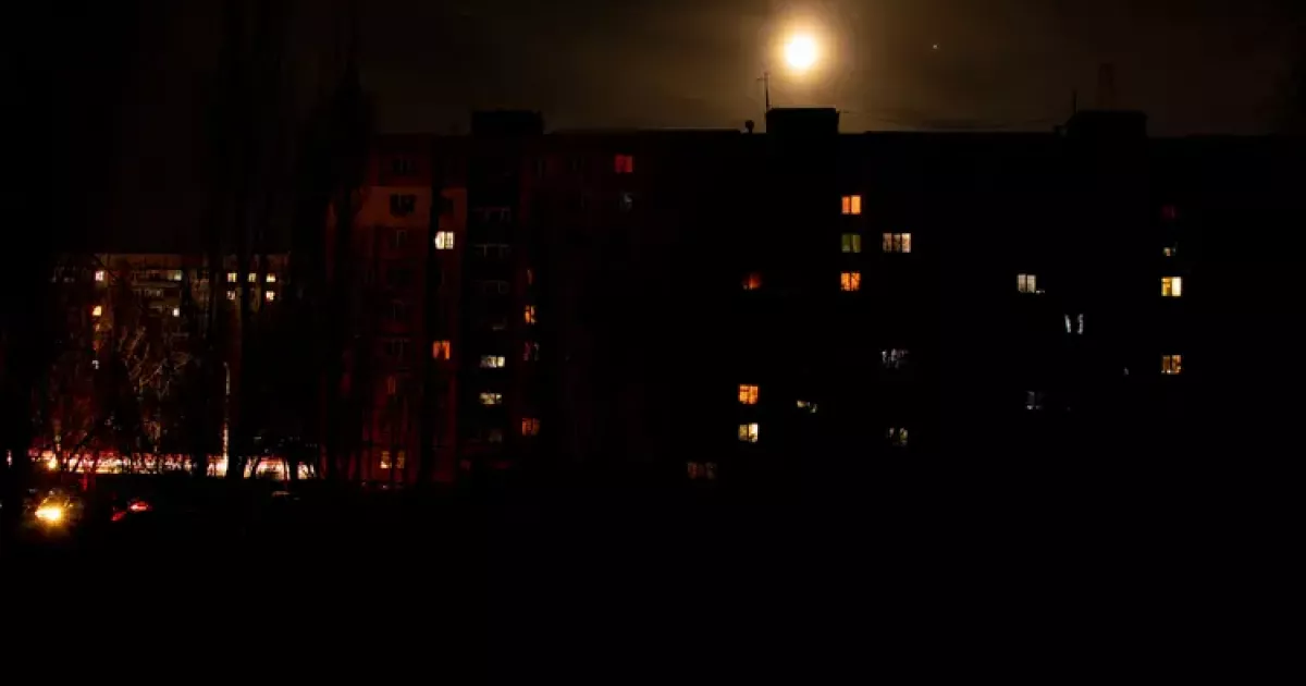 Перевантаження мереж у Києві: містян просять допомогти енергетикам