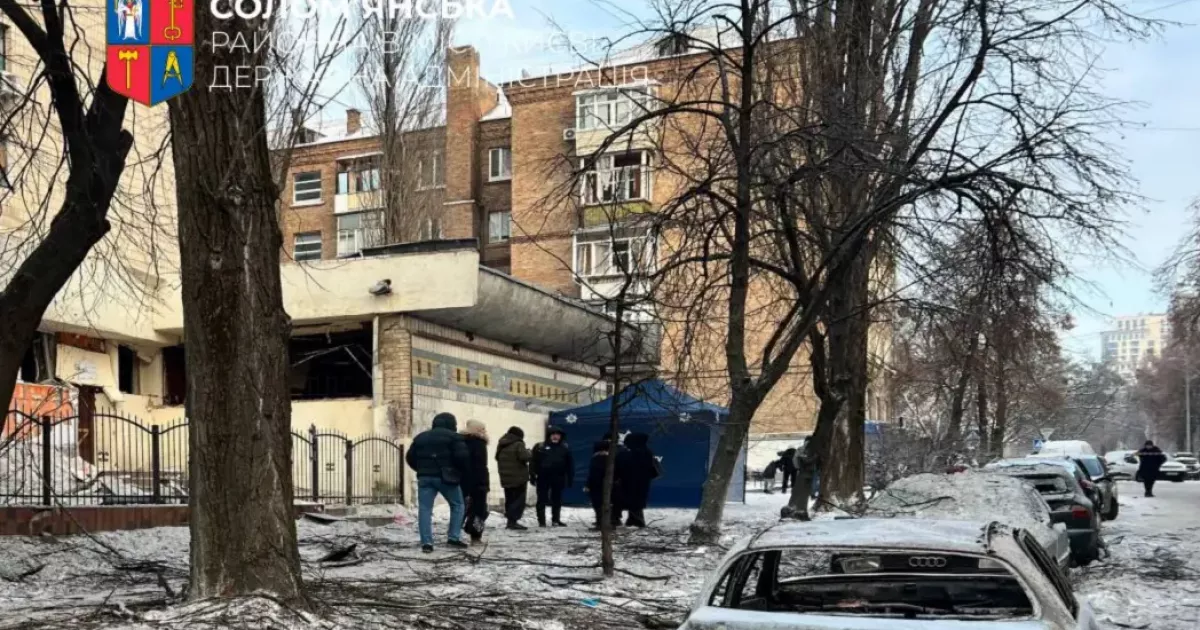 На Солом’янці ліквідовують наслідки атаки: працюють комунальні служби і Штаб підтримки