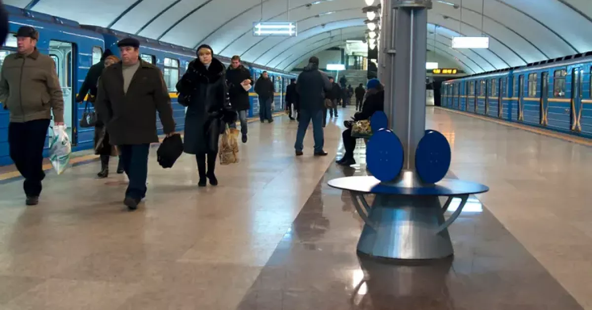 Метро працює зі змінами: після нічної тривоги збільшили інтервали руху поїздів