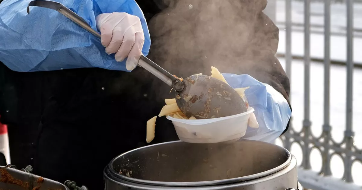 Кличко розпорядився забезпечити гарячими обідами вразливі категорії киян