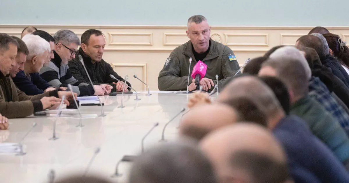 Пункти обігріву на ніч та гарячі обіди: Кличко розповів про нові заходи підтримки киян