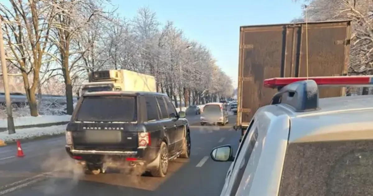 Увага, водії: на Солом'янці заблоковано рух у напрямку проспекту Повітряних Сил