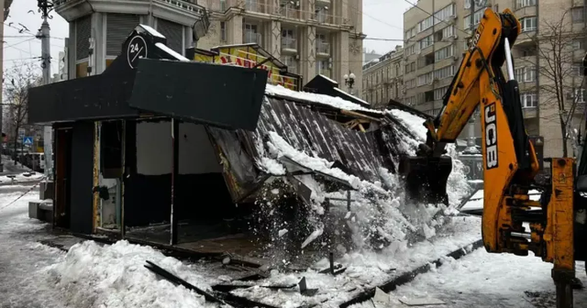 Хрещатик позбувся «спадщини 2000-х»: з головної вулиці Києва прибрали 27 незаконних МАФів