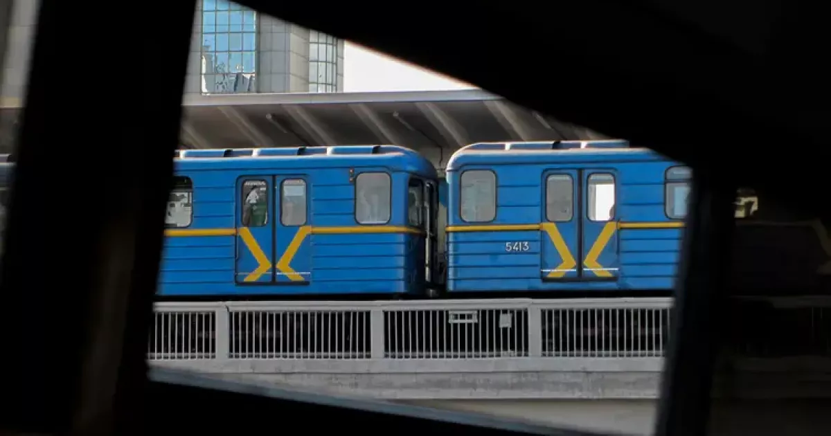 «Червона» лінія поступово відновлюється: дві станції на лівому березі вже працюють