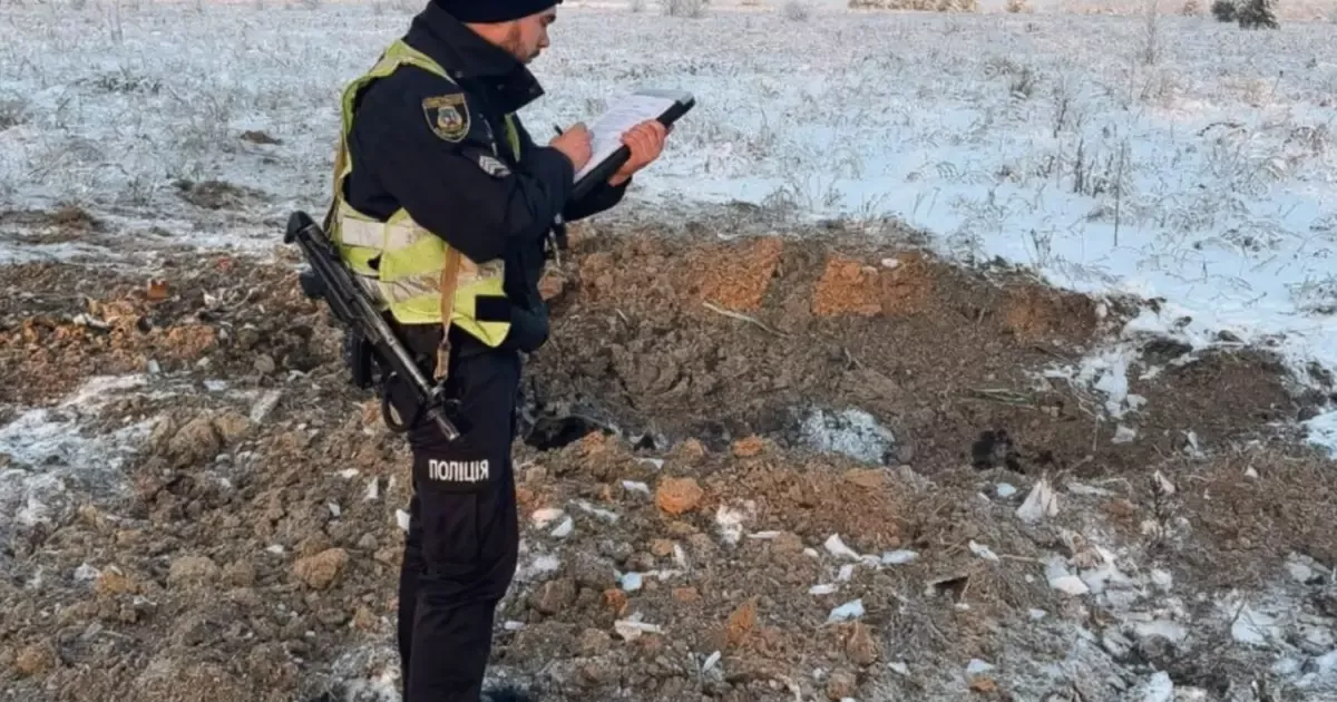 Потрощені заправки, спалені авто та обірване життя: поліція показала моторошні наслідки нічного нальоту на Київщину