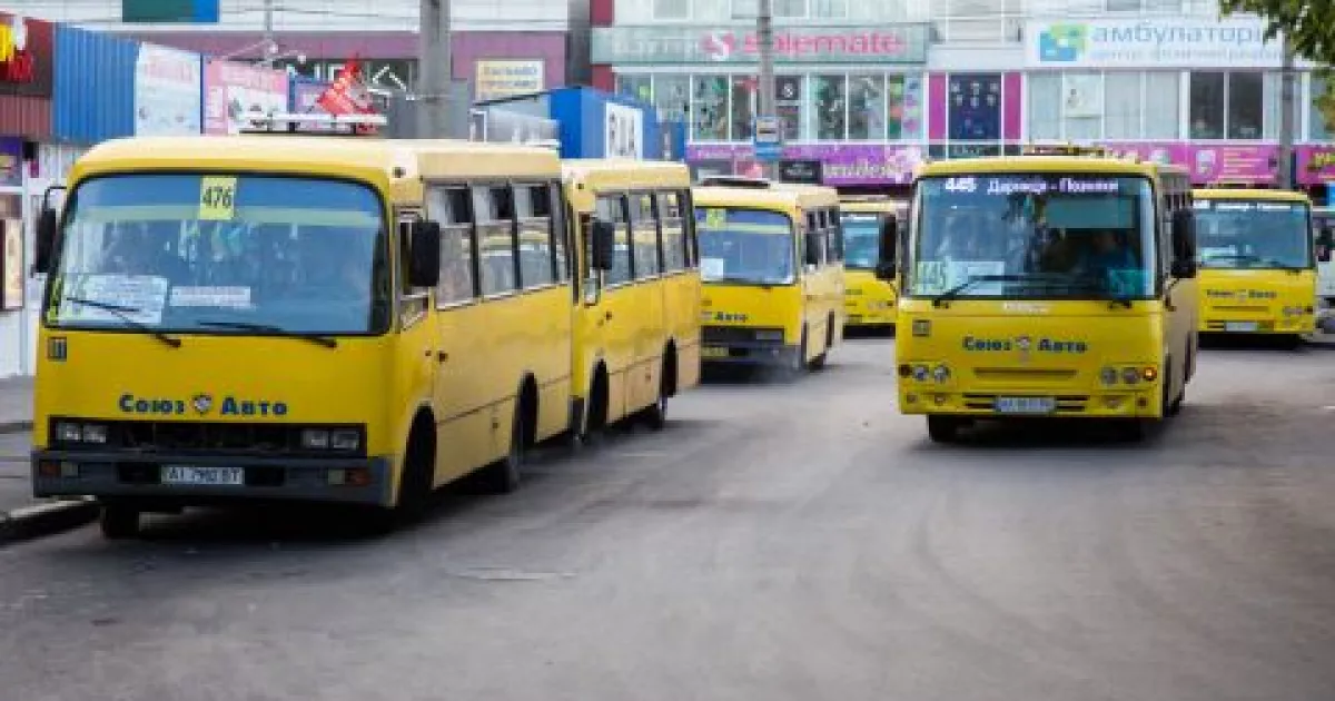 У приміських маршрутках знову зросли тарифи: доїхати до метро коштує 60-75 гривень