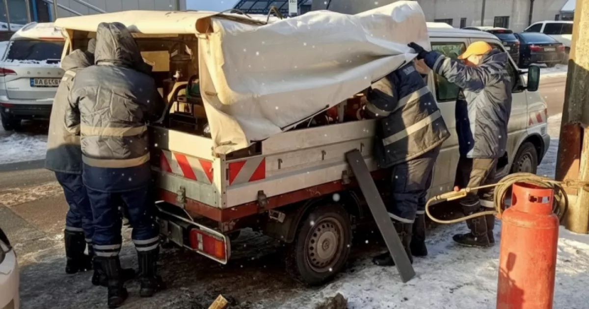 На допомогу столиці: львівські енергетики прибули до Києва, аби витягнути місто з енергетичної прірви