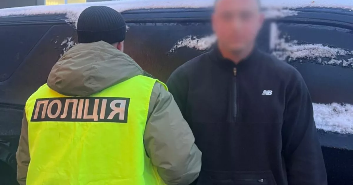 Бійка на очах у дітей: поліція знайшла молодика, який влаштував погром у роздягальні ковзанки на ВДНГ