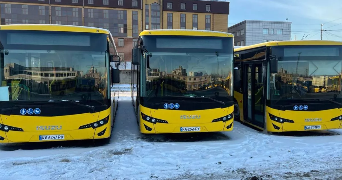 Автобуси без документів і страхування: що знайшли перевірки у Київпастрансі