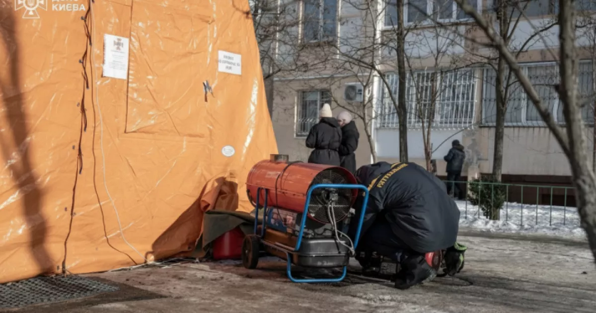 Три тижні без тепла у Києві: будинок на Заболотного замерзає й тоне в нечистотах