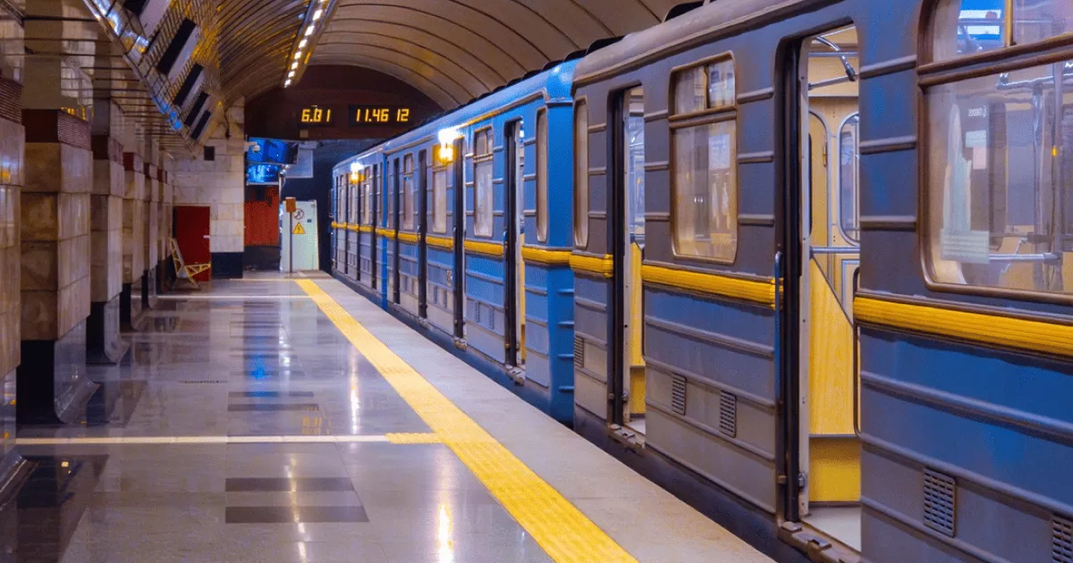 Метро Києва повністю відновило роботу після нічного обстрілу