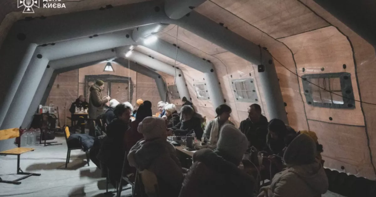 У Києві облаштовують пункти ночівлі з ліжками та теплом замість лавок