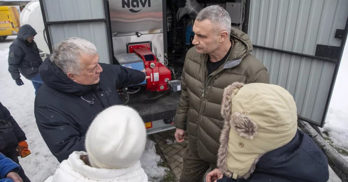 Школи Троєщини переобладнують під пункти ночівлі та обігріву — мер