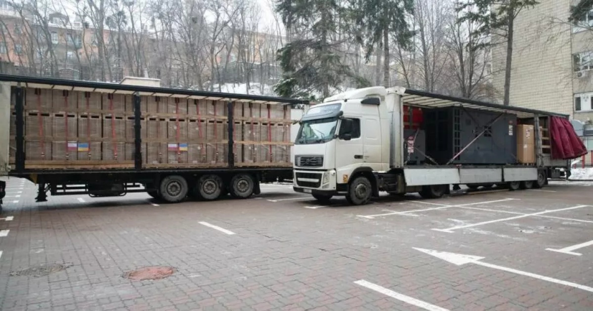 Київ отримав першу партію генераторів із Польщі: 130 установок уже в столиці