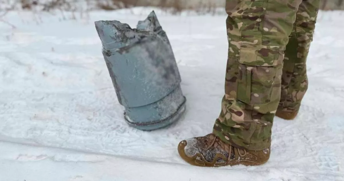 Боєприпас залишався активним: на Лівому березі Києва знешкодили частину дрона