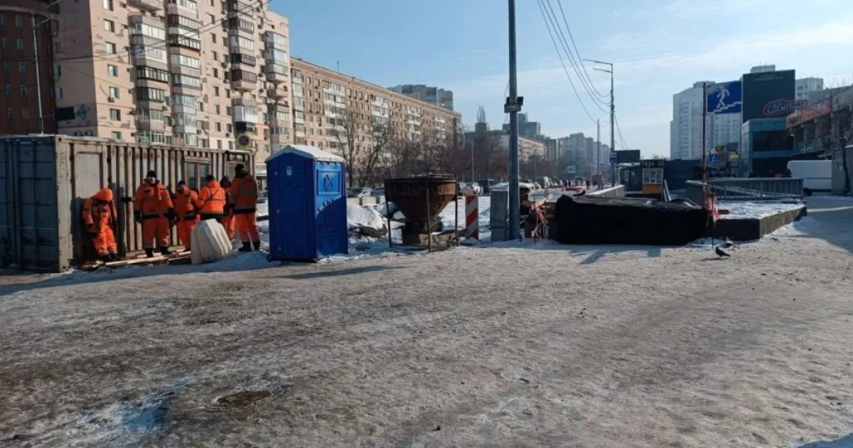 Дороги замість тепла: Київавтодор уклав контракти на 1,25 млрд під час колапсу енергосистеми