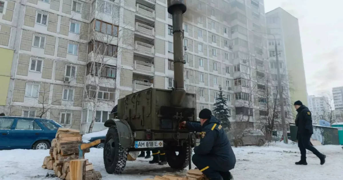 Троєщина без світла, води й тепла: у Києві допускають перехід на вуличні туалети
