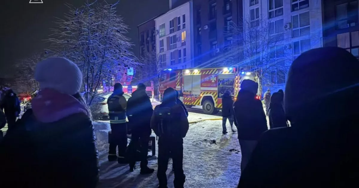 Удар по багатоповерхівці на Київщині: двоє загиблих, дитині надали допомогу