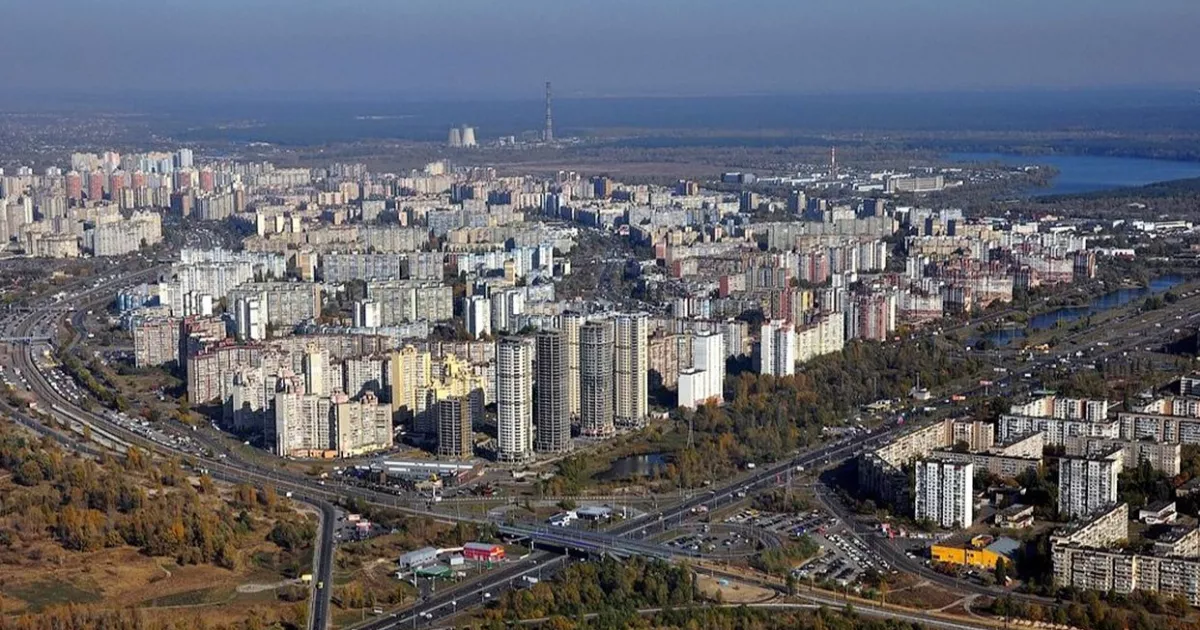 У Києві поступово відновлюють тепло: частину Троєщини вже підключили