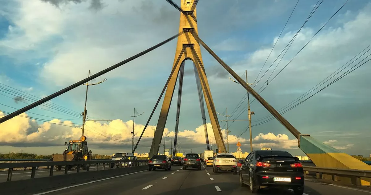 Один із мостів Києва перекриють майже на добу: причина та адреса