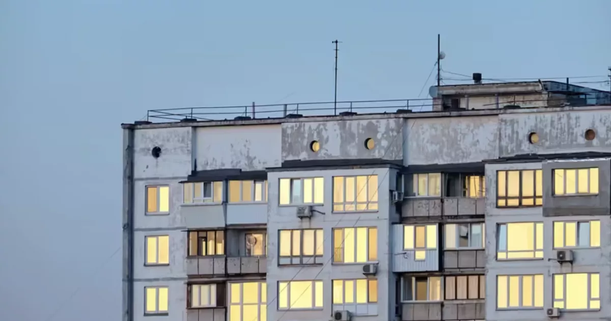 У зачиненій квартирі в Києві комунальники виявили муміфіковане тіло чоловіка, якого «загубили» ще до великої війни