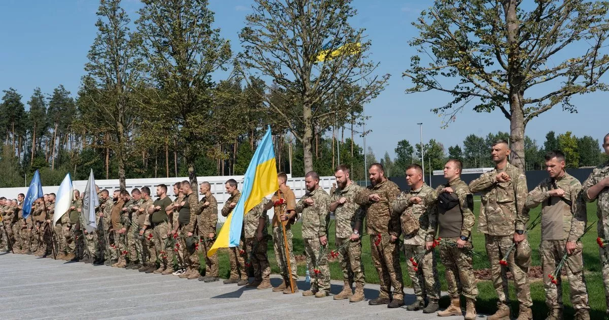 «Пам'ять не скасують постановами»: військових обурило рішення ВС щодо меморіального кладовища