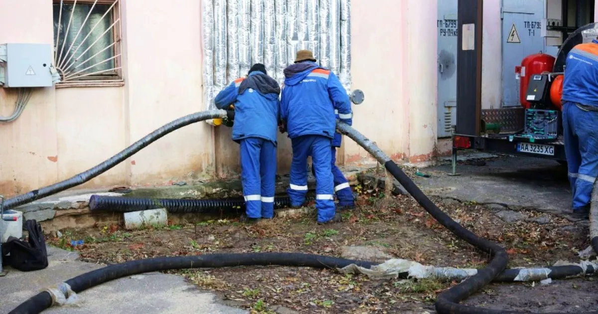 В Києві воду подали в усі райони, а тисяча будинків досі без опалення