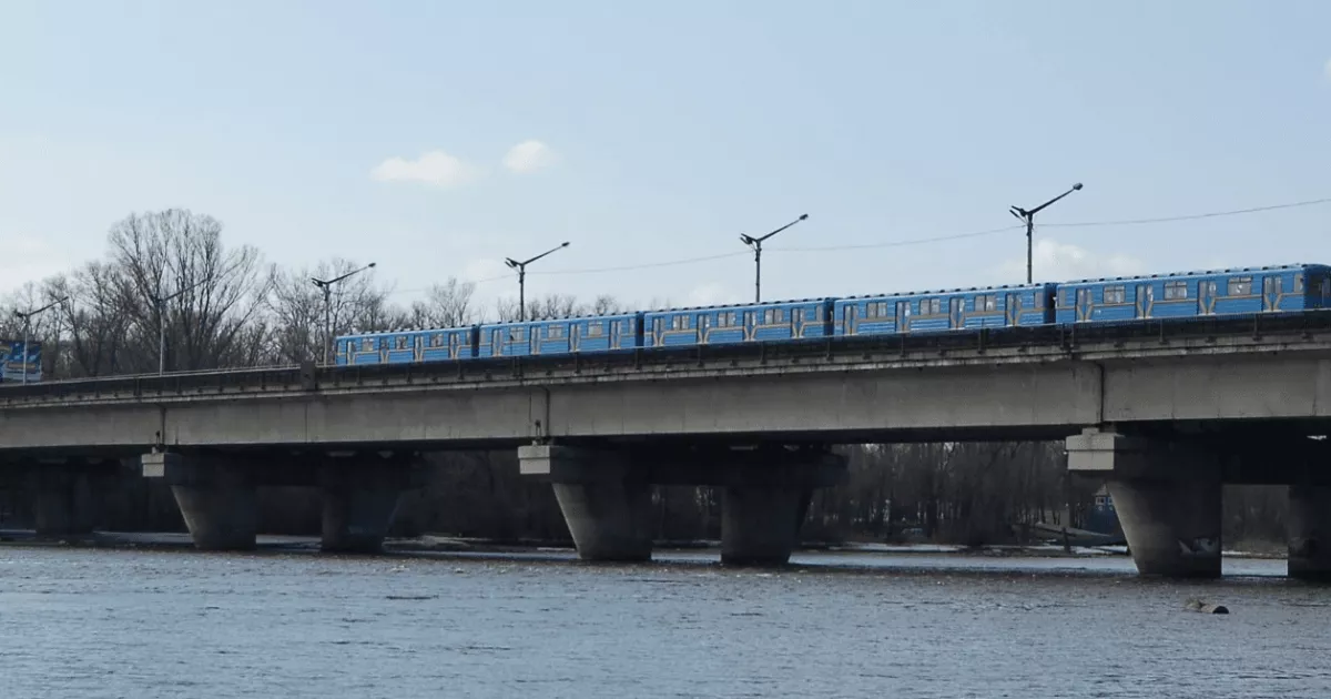 Русанівський метроміст готують до ремонту: що і за які кошти відновлюватимуть