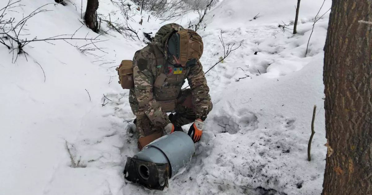 Вибухотехніки поліції Київщини знешкоджують ворожі боєприпаси на Чернігівщині