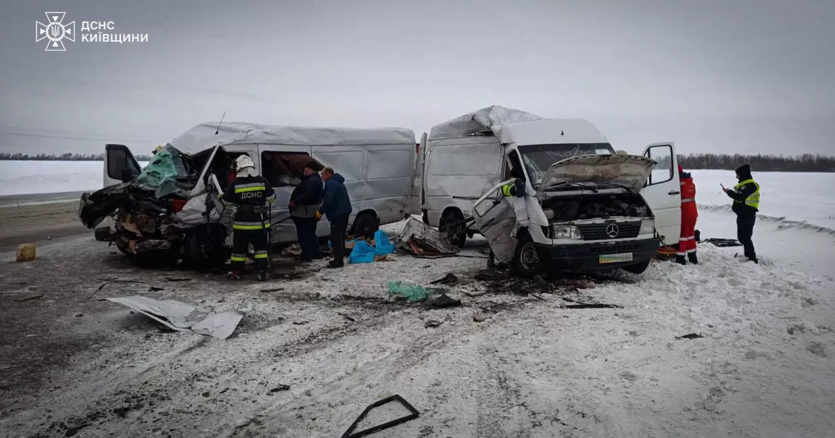 Смертельна аварія на Київщині: на трасі Київ—Одеса зіткнулися три мікроавтобуси