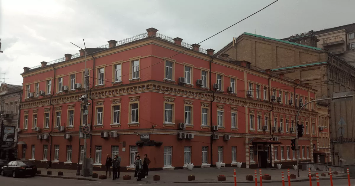 1,3 мільйона за чистоту: Держаудитслужба шукає клінінгову компанію для будівель на Подолі