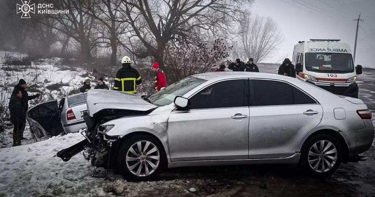 Серйозна ДТП під Києвом - на Броварщині людей вирізали з понівечених авто