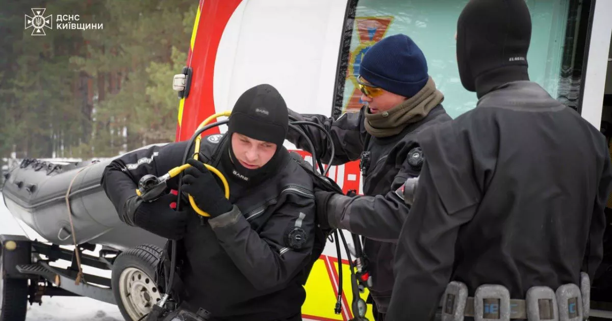 На Київському морі вже тиждень шукають водія авто, що пішло під кригу