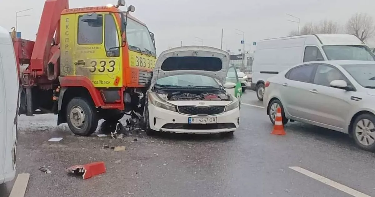 На Теремках сталася ДТП за участі шести авто: ймовірна причина - ожеледиця