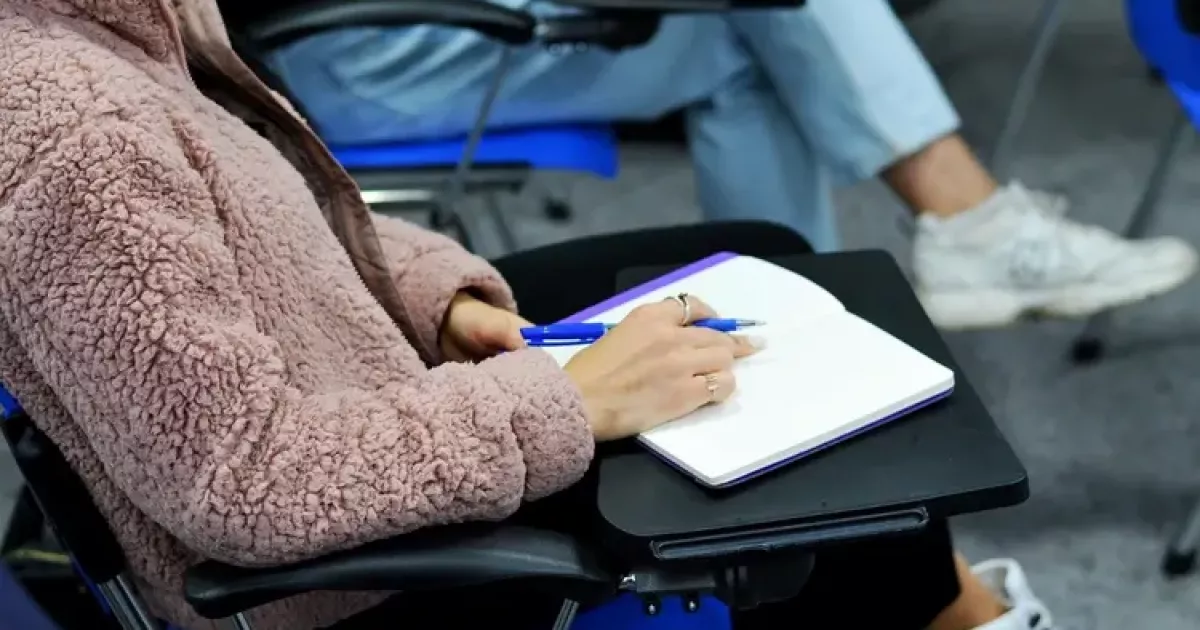 В Києві відкрилася виставка «Клас» про підлітків війни – вхід вільний