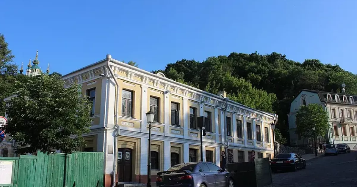 Андріївський узвіз почнуть рятувати з фундаменту: у Києві відреставрують будинок ювеліра Брезгунова